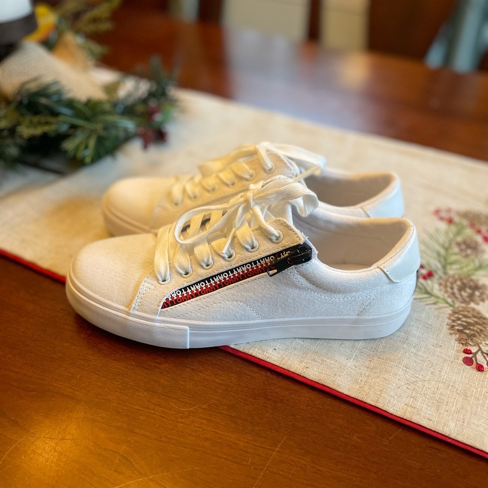 Brand new Tommy Hilfiger White Sneakers